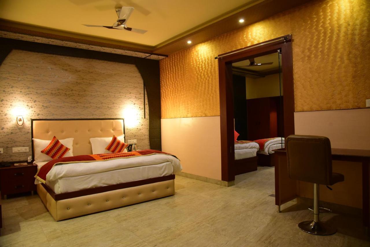 The Park Presidency Hotel Bareilly Exterior photo